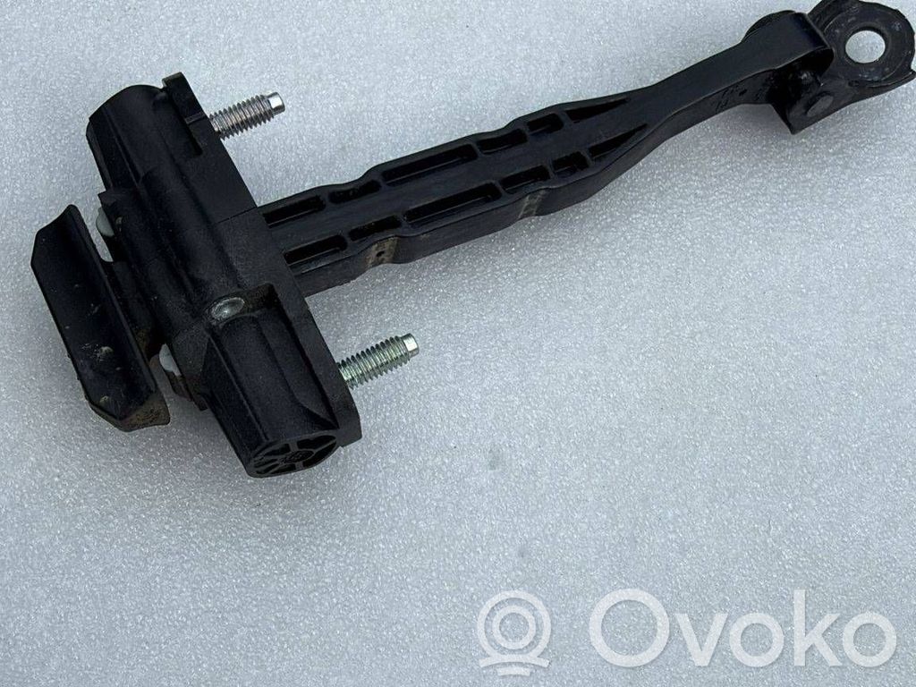 Tesla Model Y Etuoven pidätin 