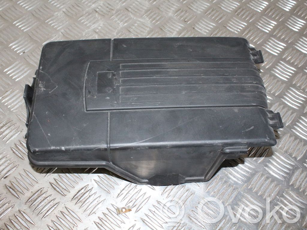 Volkswagen Tiguan Pokrywa skrzynki akumulatora 