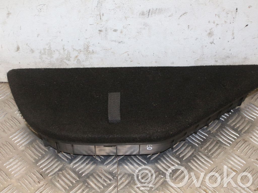 KIA Ceed Guantera en el maletero 