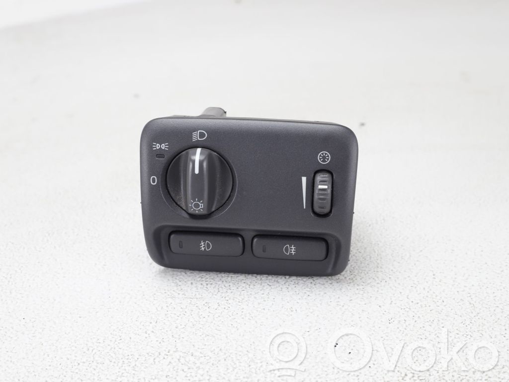 Light switch   9459984