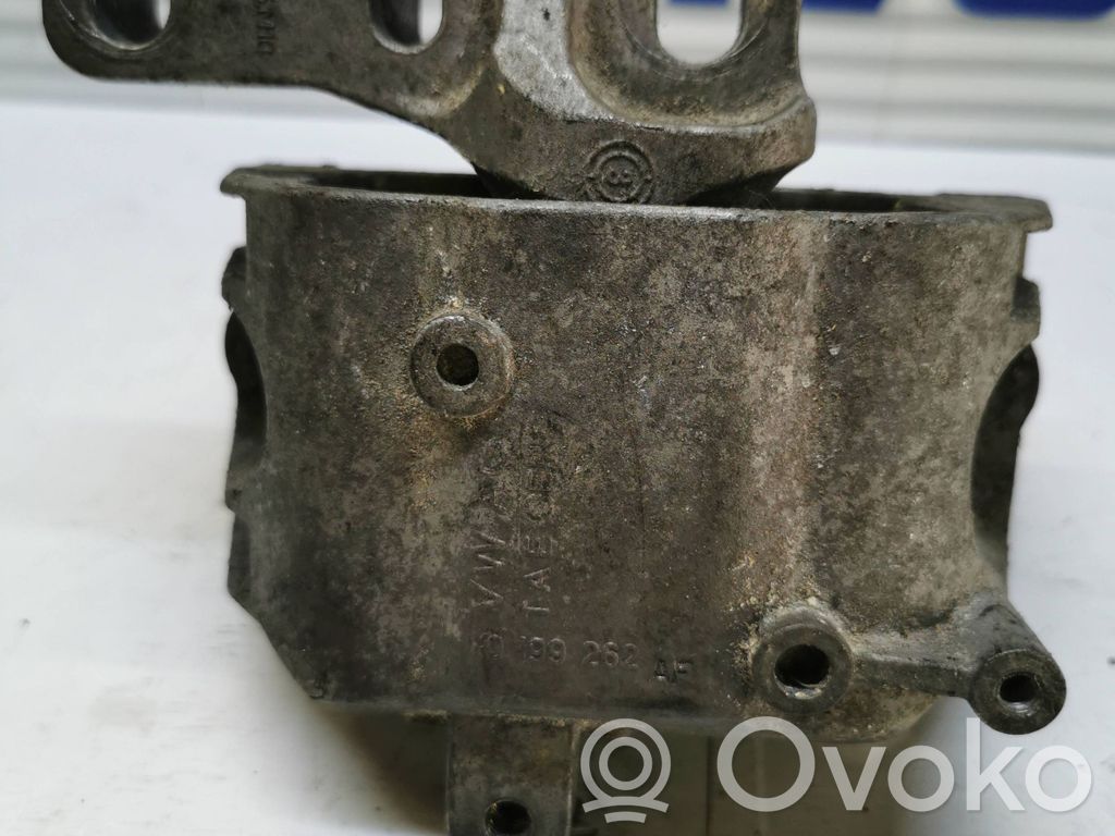 Volkswagen Golf V Engine mount bracket 