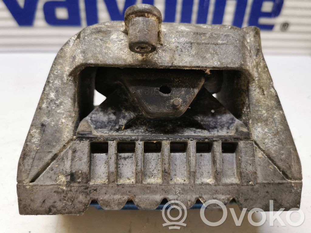 Volkswagen Golf V Engine mount bracket 