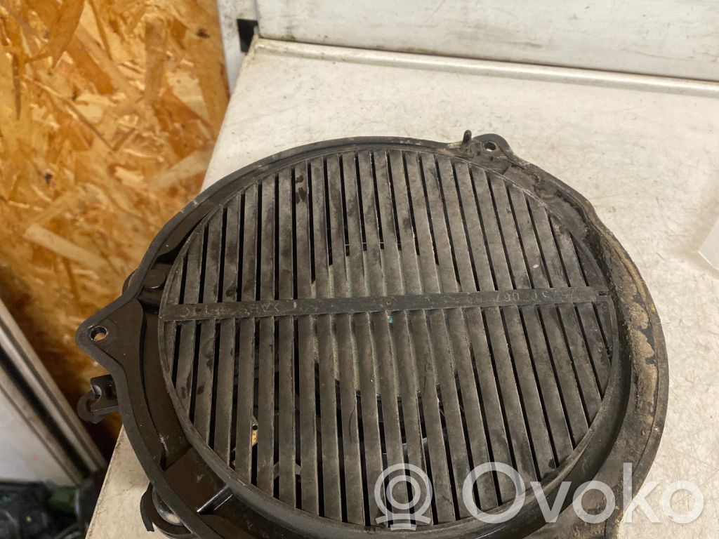 Audi A4 S4 B6 8E 8H Etuoven kaiutin 