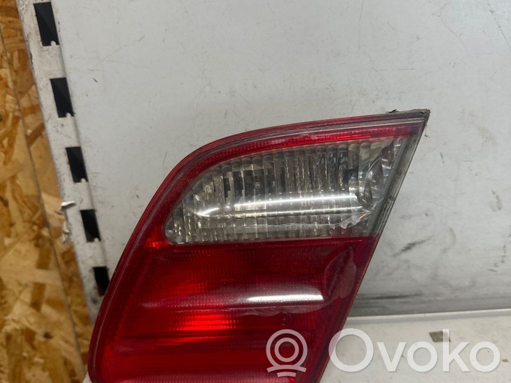 Mercedes-Benz E W210 Galinis žibintas dangtyje 