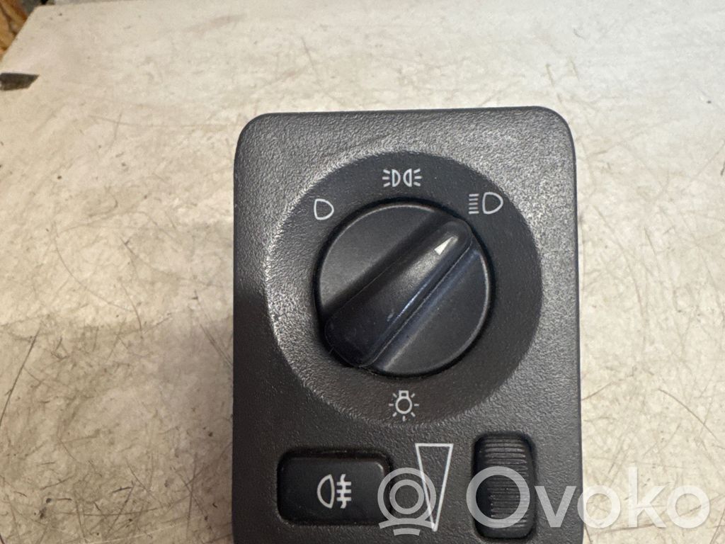 Light switch   4616124
