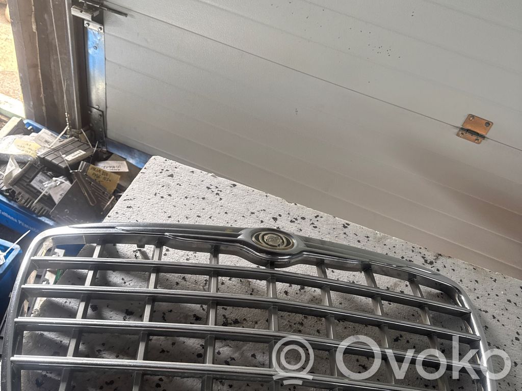 Chrysler 300 - 300C Front bumper upper radiator grill 