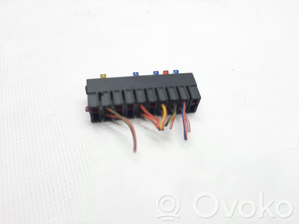 Audi A6 S6 C6 4F Fuse module 