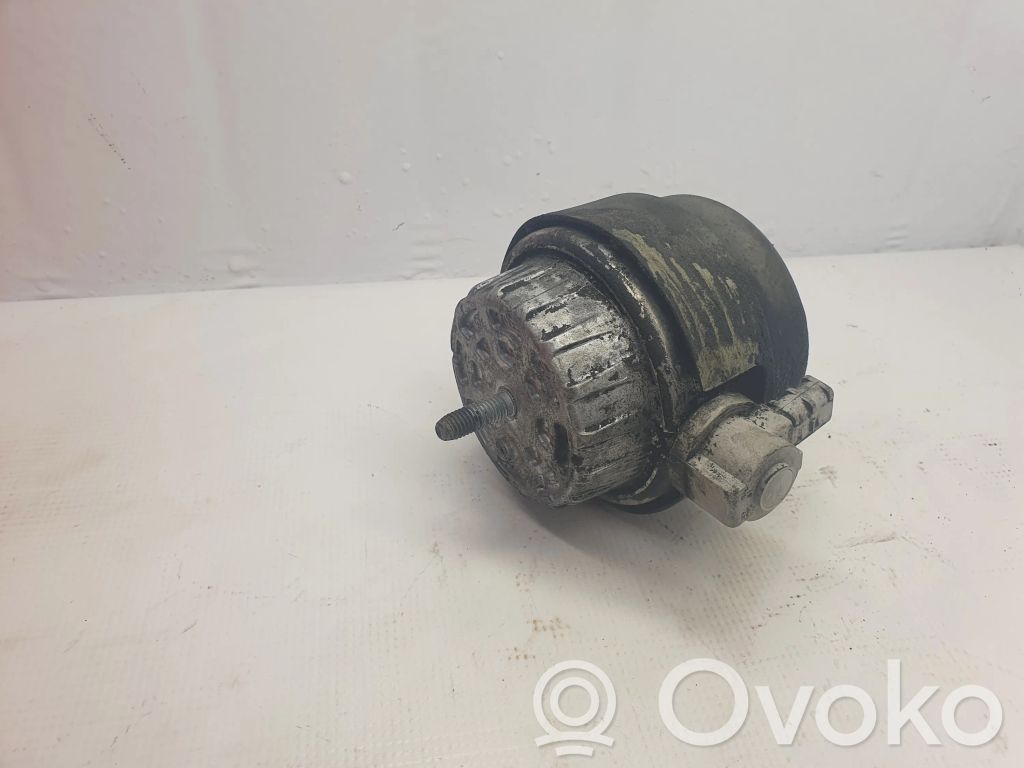 Engine mount bracket   MP4695,65553