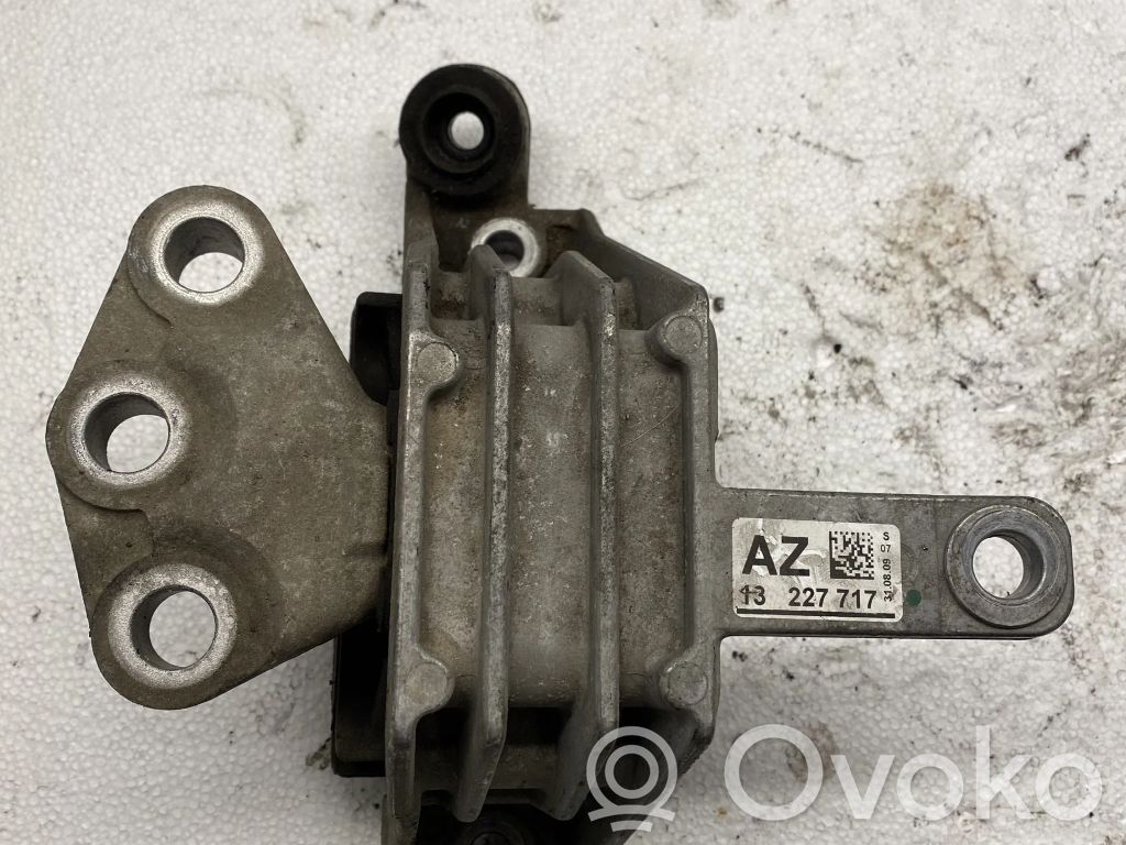 Opel Insignia A Engine mount bracket 
