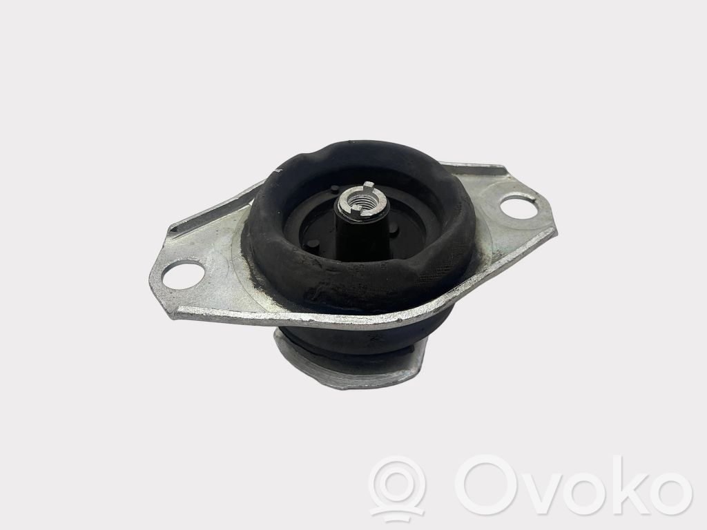 Engine mount bracket   7792020,60813084