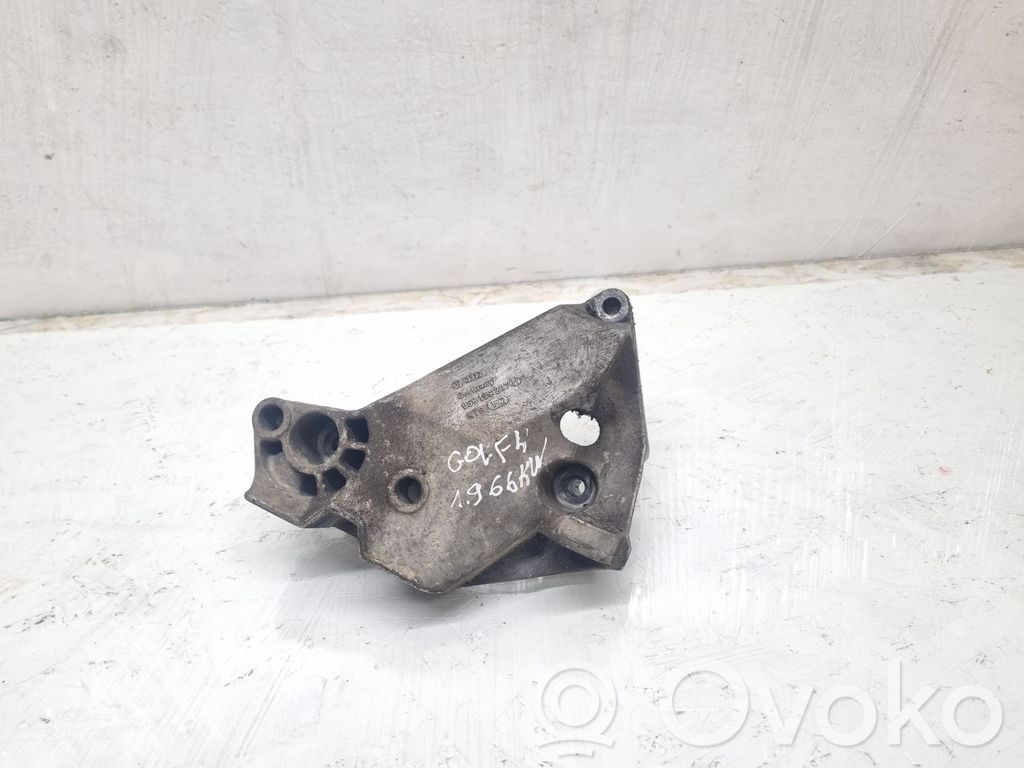 Volkswagen PASSAT B6 Engine mounting bracket 