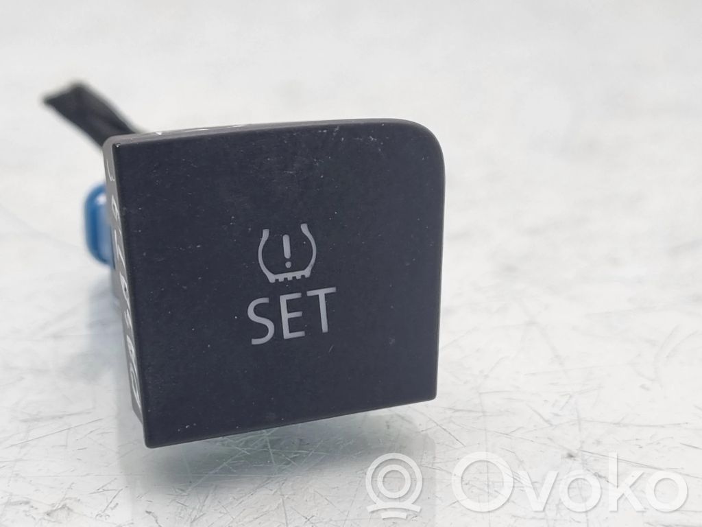 Volkswagen PASSAT B6 TPMS reset button 