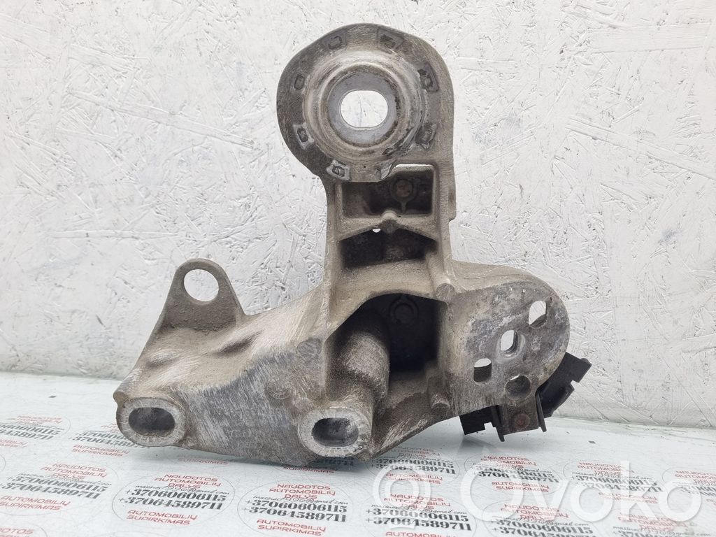 Engine mounting bracket   8E0199352N