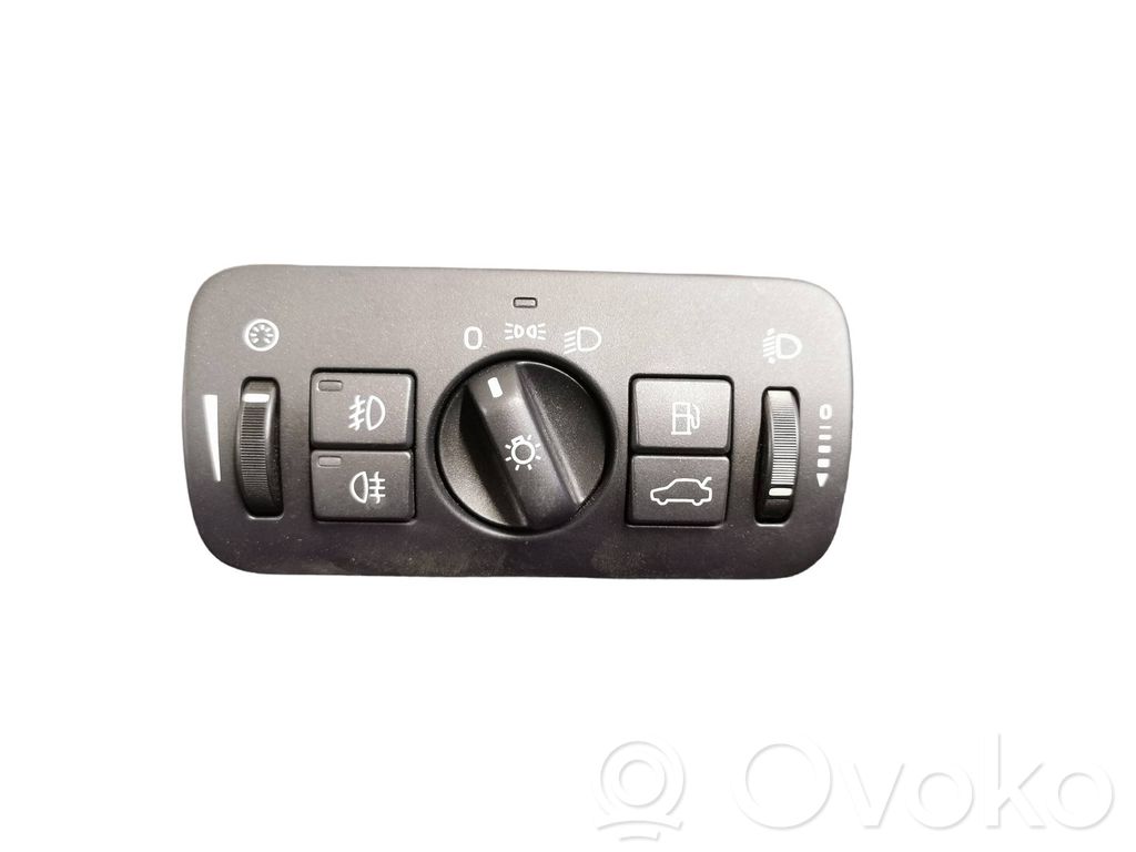 Light switch   30739415,04066302,090508A