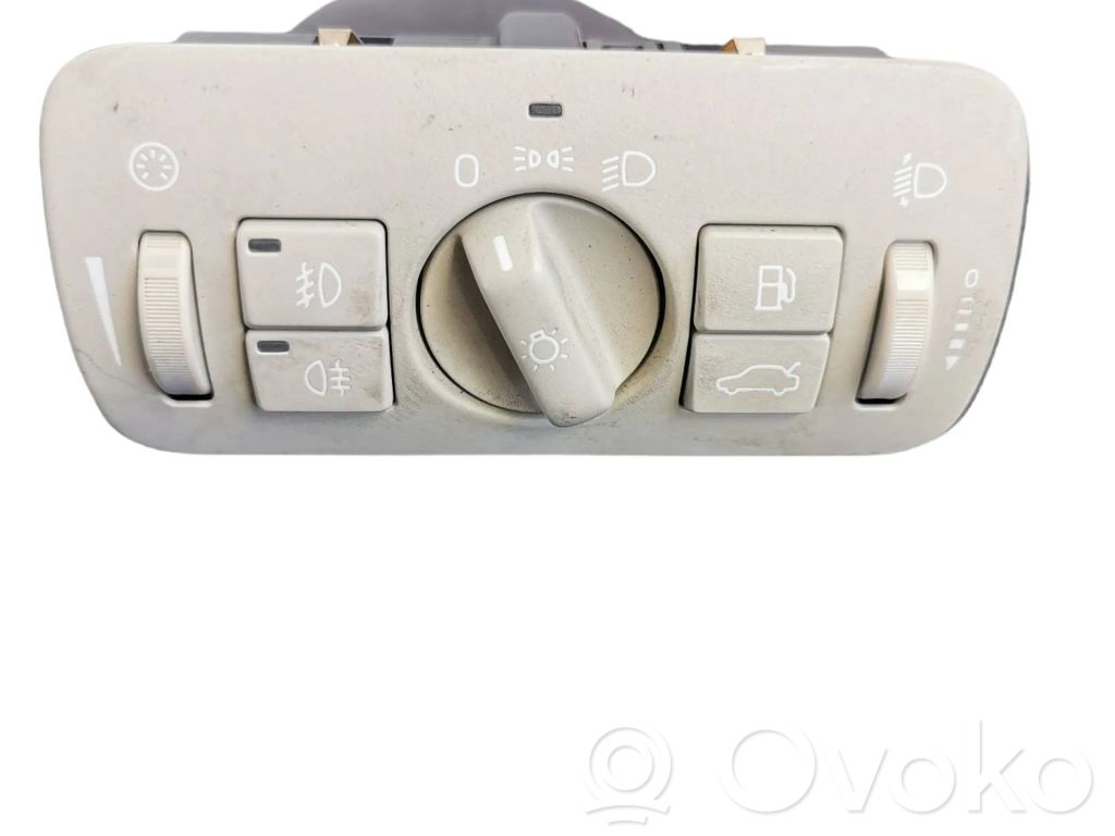 Light switch   30739423,04067303,080930B
