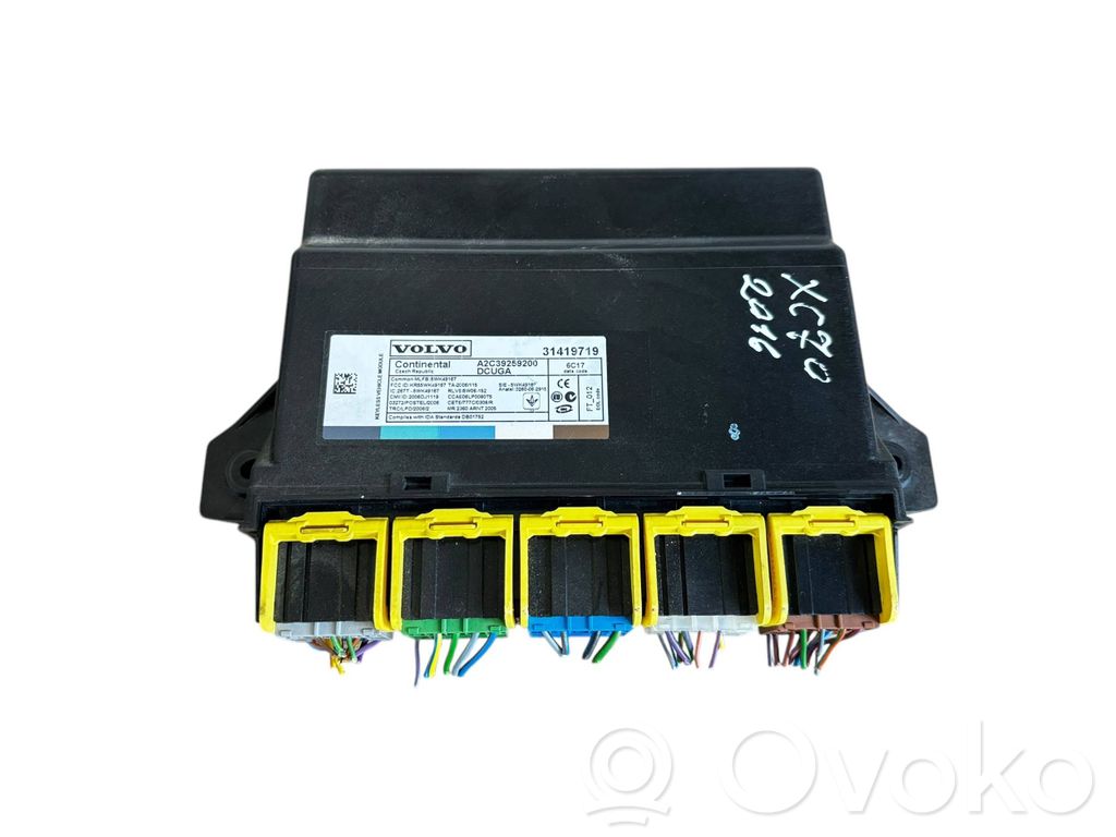 Volvo XC70 Door central lock control unit/module 