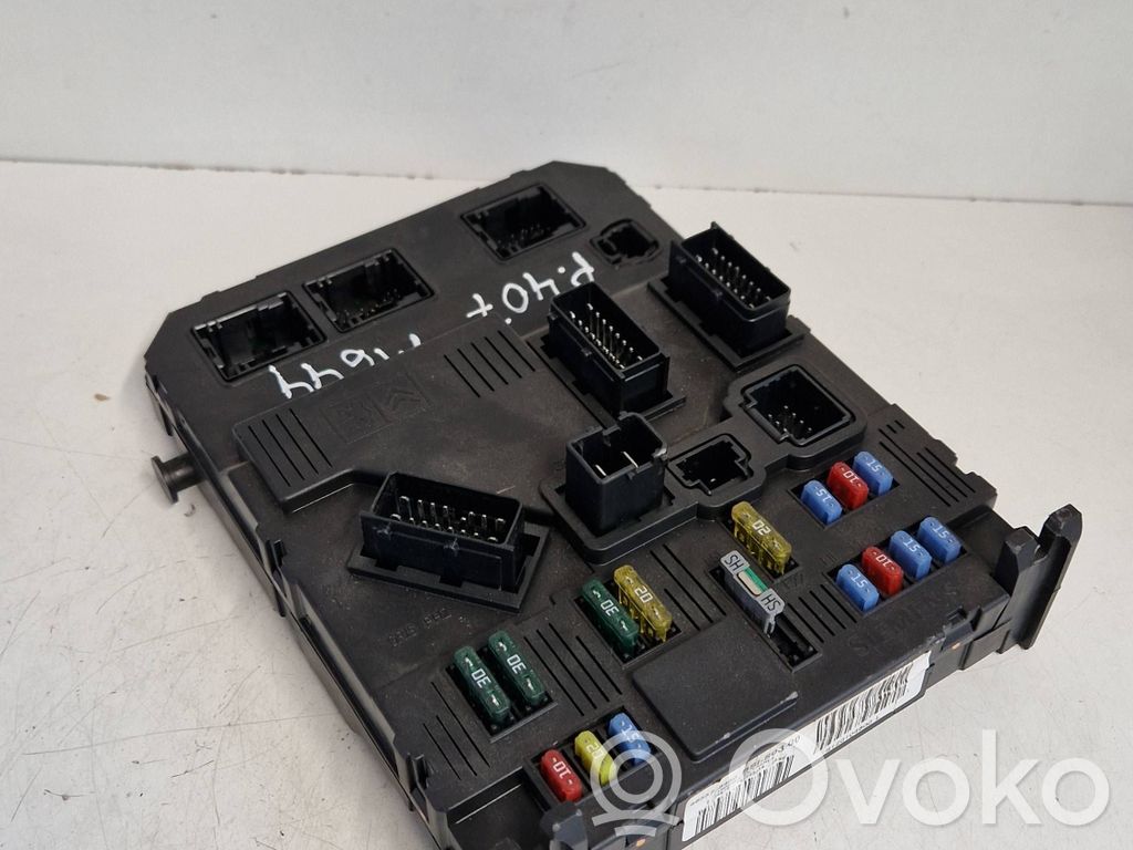 Peugeot 407 Fuse module 