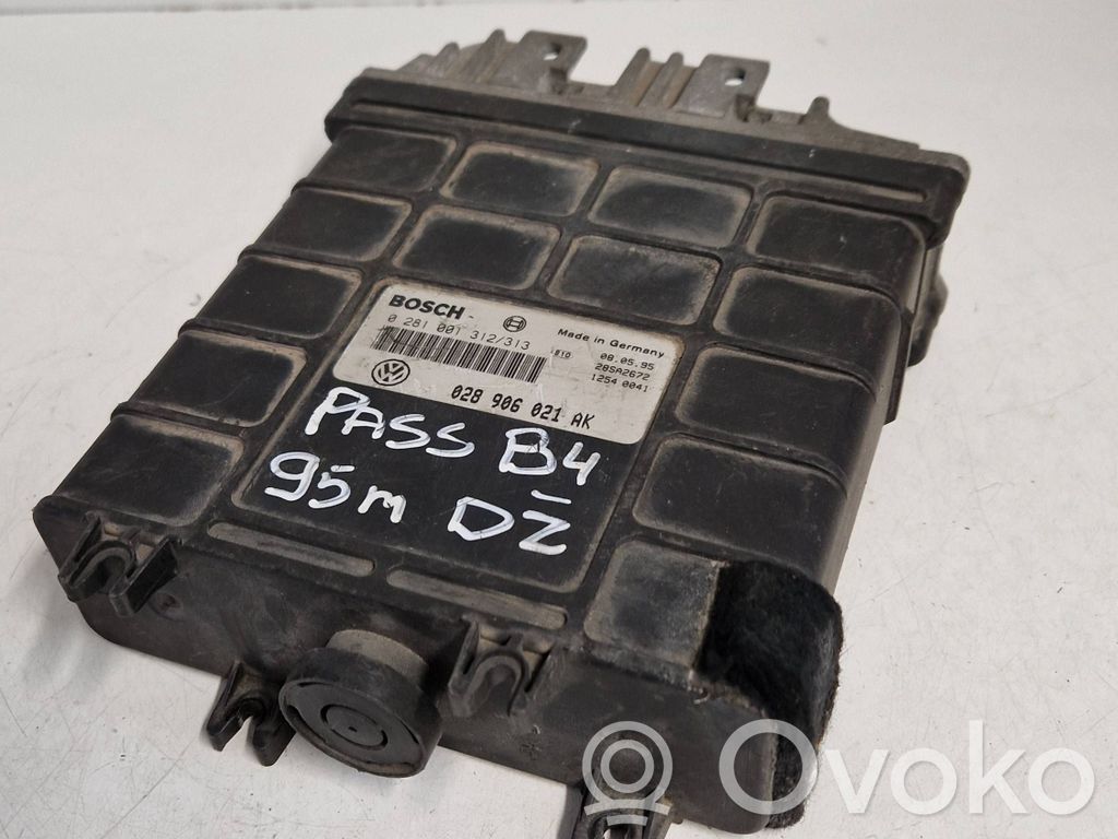 Volkswagen PASSAT B4 Engine control unit/module 