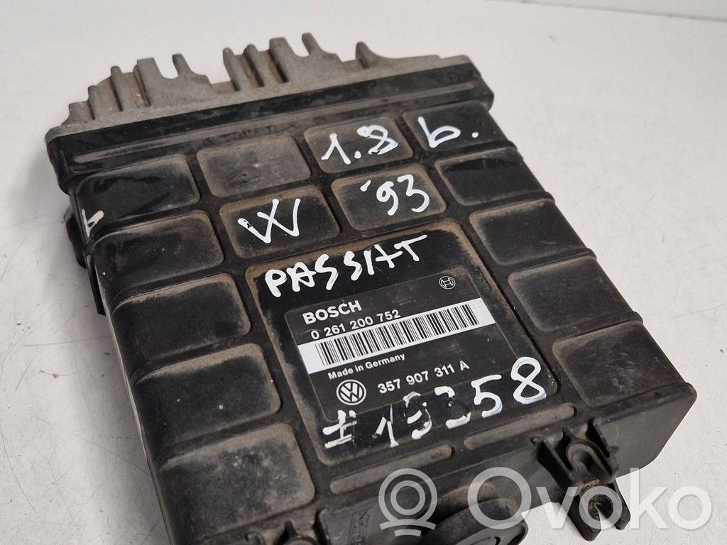 Volkswagen PASSAT B3 Engine control unit/module 