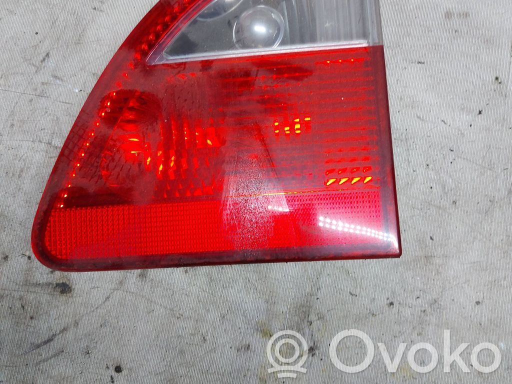 Ford Galaxy Aizmugurējais lukturis pārsegā 