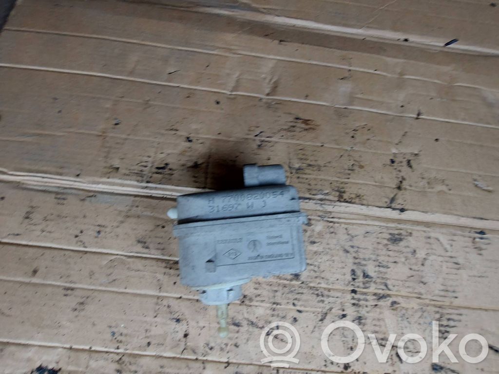 Renault Espace III Headlight level adjustment motor 