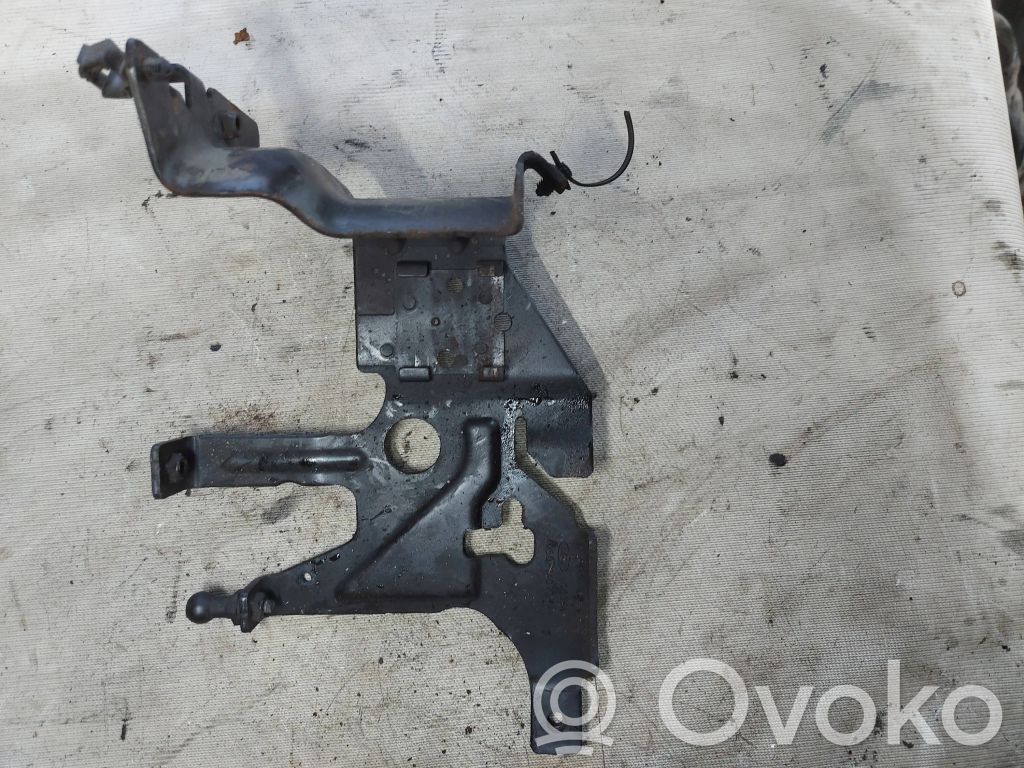 Ford Galaxy Engine mounting bracket 