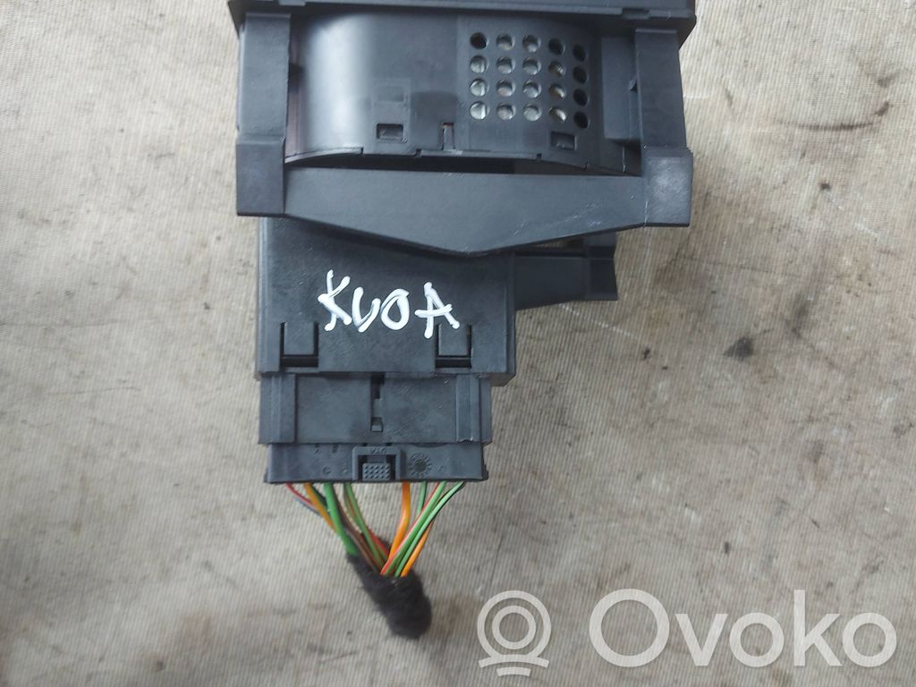 Interrupteur d’éclairage   7M5T13A024BA