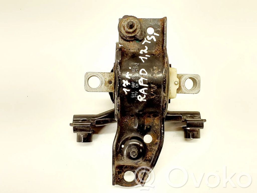 Engine mount bracket   6RF199555