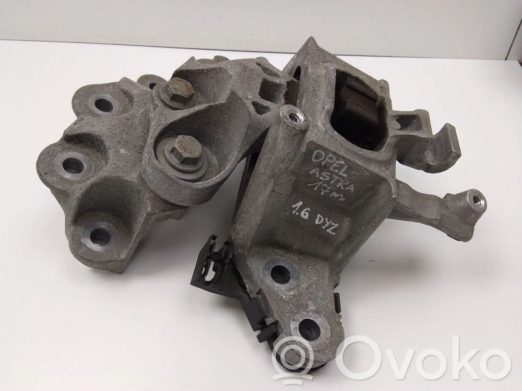 Mocowanie / Uchwyt skrzyni biegów   72771425,326E76A,39070281,538D16