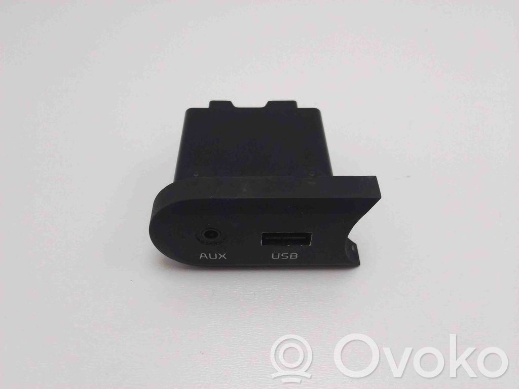 KIA Ceed Enchufe conector entrada auxiliar 