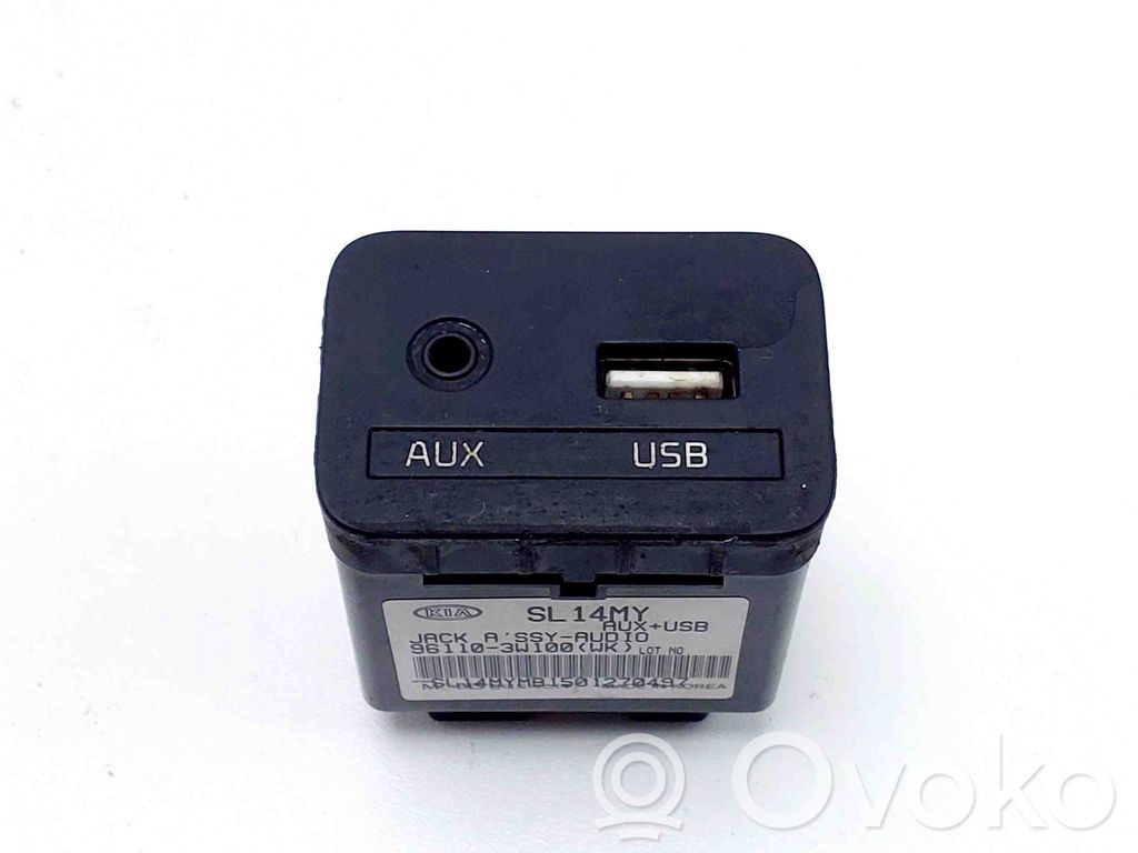 Hyundai i40 Enchufe conector entrada auxiliar 