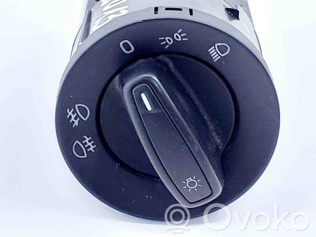 Skoda Rapid (NH) Interruptor de luz 