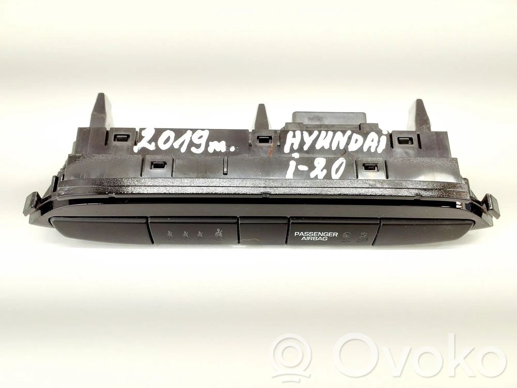 Hyundai i20 (GB IB) Other switches/knobs/shifts 