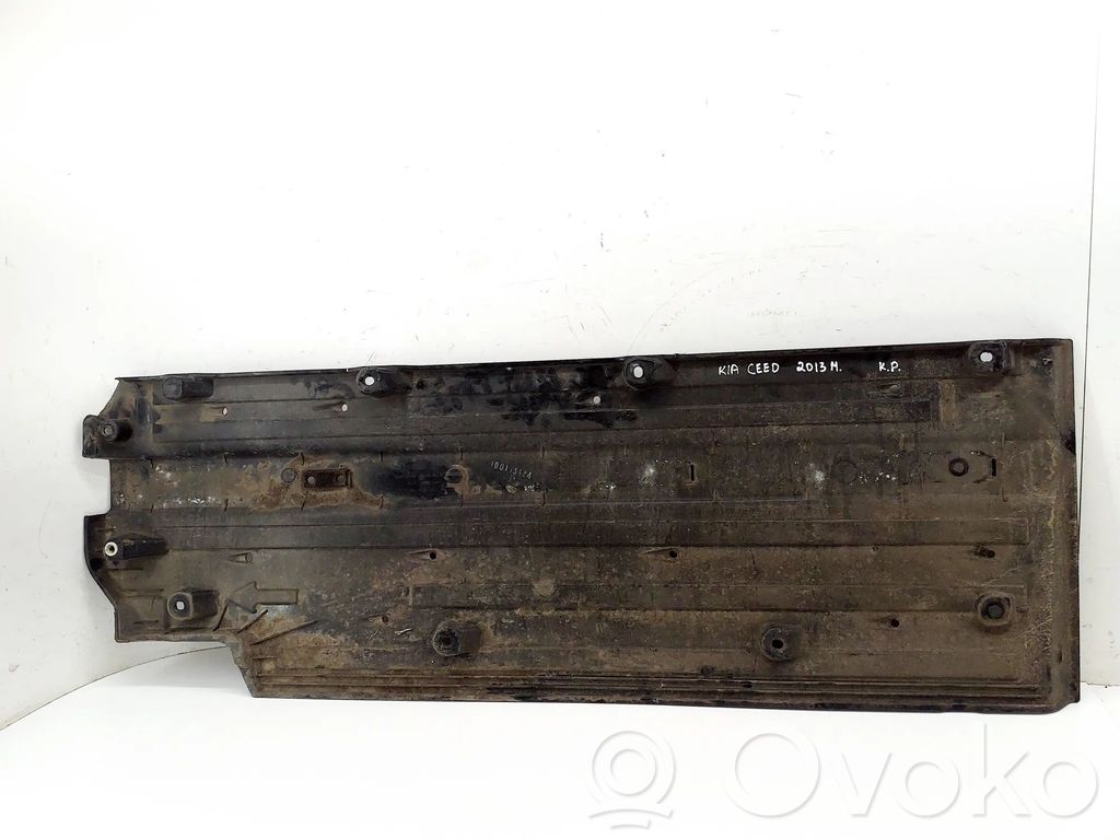 Protección inferior lateral   84135A6000