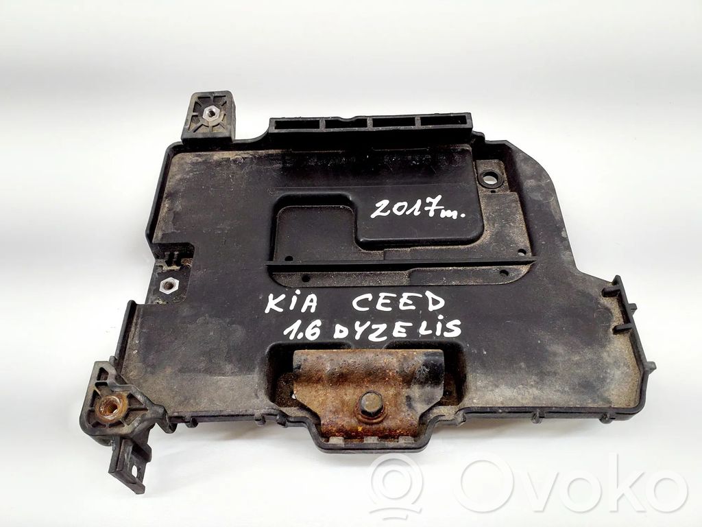 KIA Ceed Akumuliatoriaus dėžė 