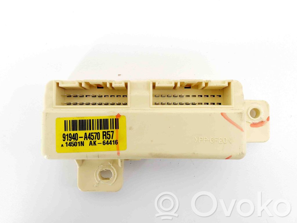 KIA Carens III Module de fusibles 