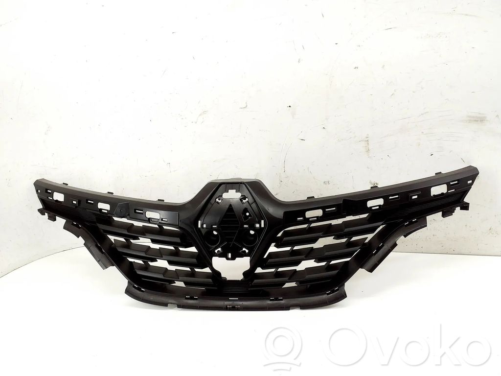 Renault Captur II Front bumper upper radiator grill 