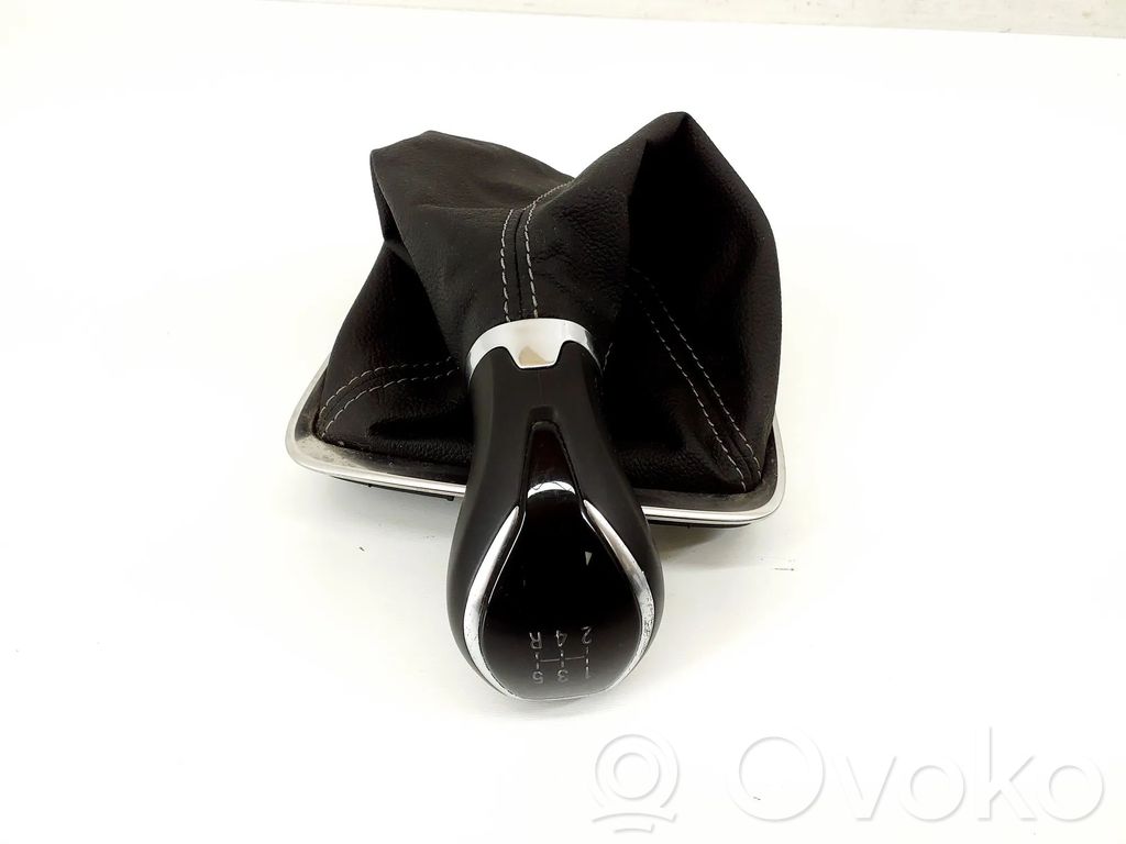 Opel Corsa F Perilla/embellecedor de cuero de la palanca de cambios 