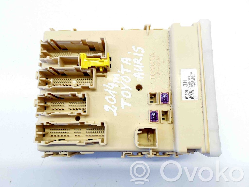 Toyota Auris E180 Ramka / Moduł bezpieczników 