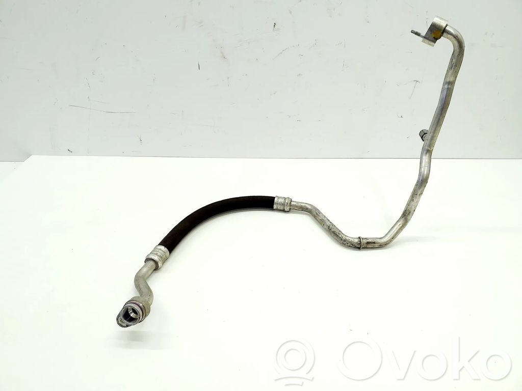 Volkswagen PASSAT B8 Ilmastointilaitteen putki (A/C) 