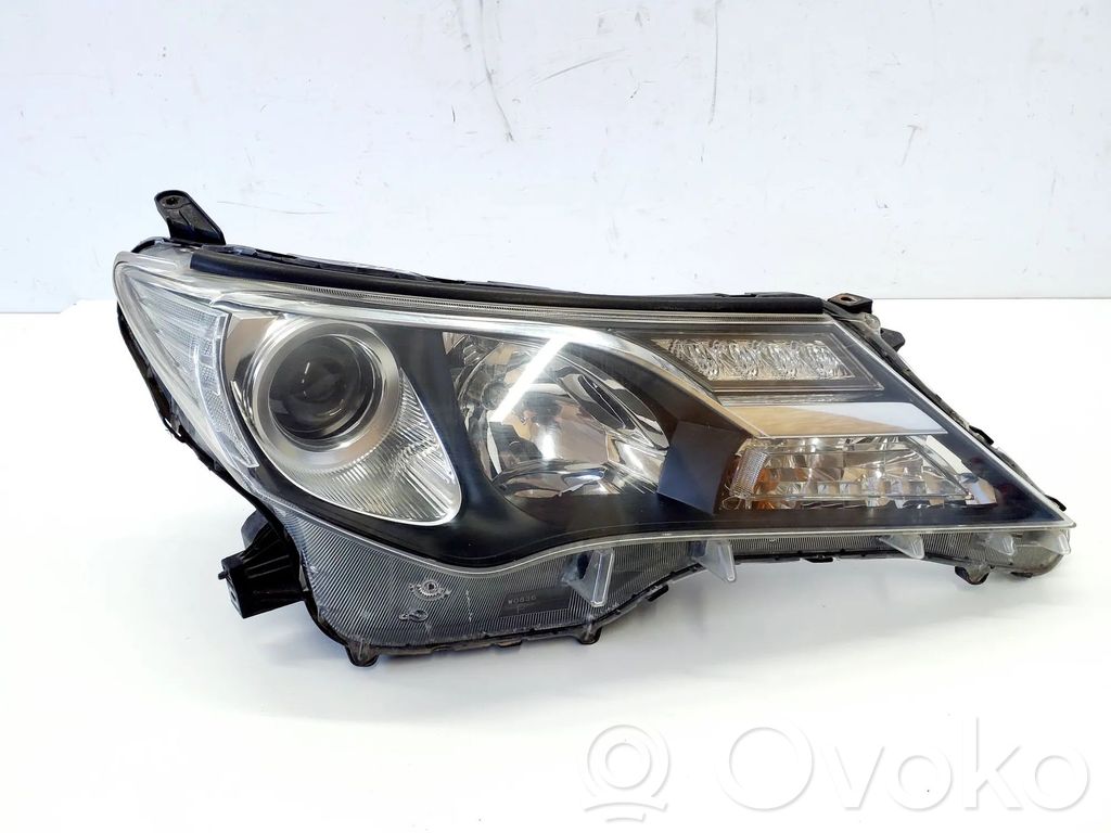 Toyota RAV 4 (XA40) Lampa przednia 