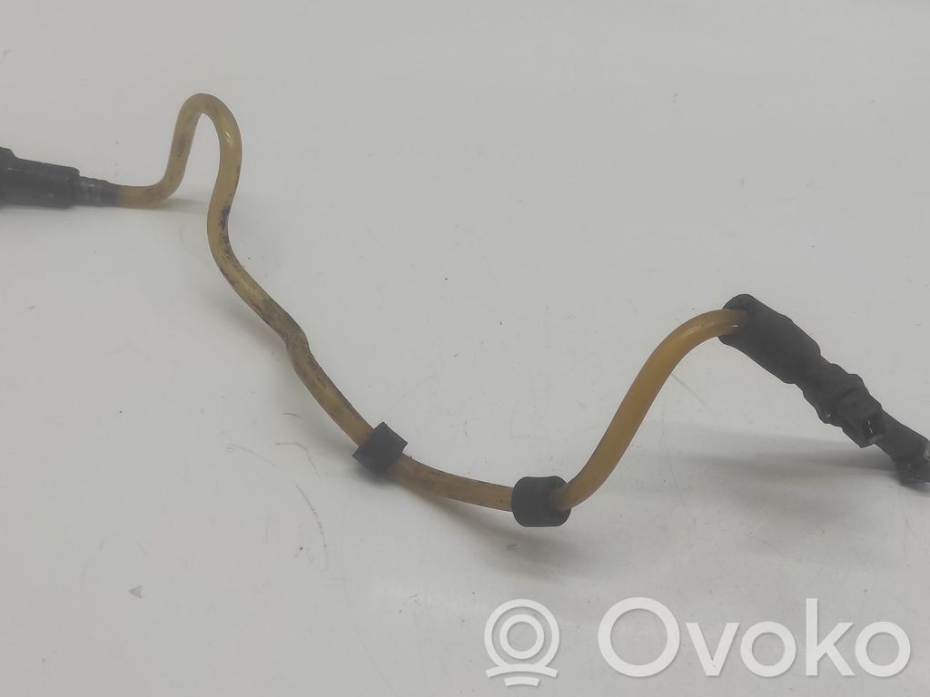 BMW 3 E90 E91 Polttoaineputken letku 