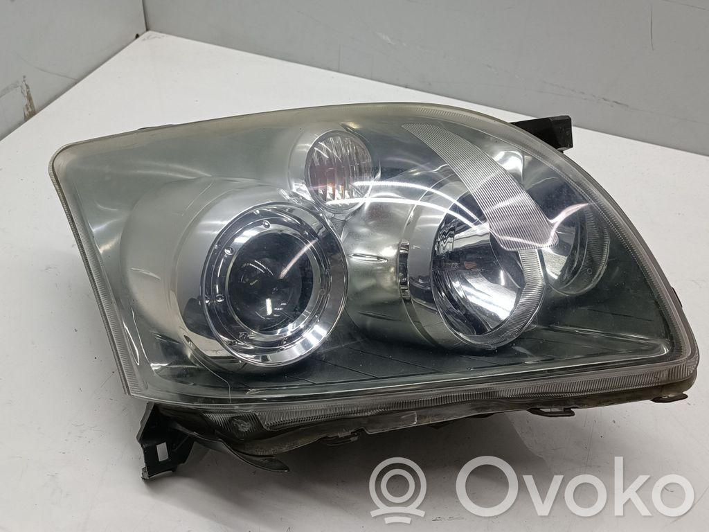 Toyota Avensis T250 Передняя фара 