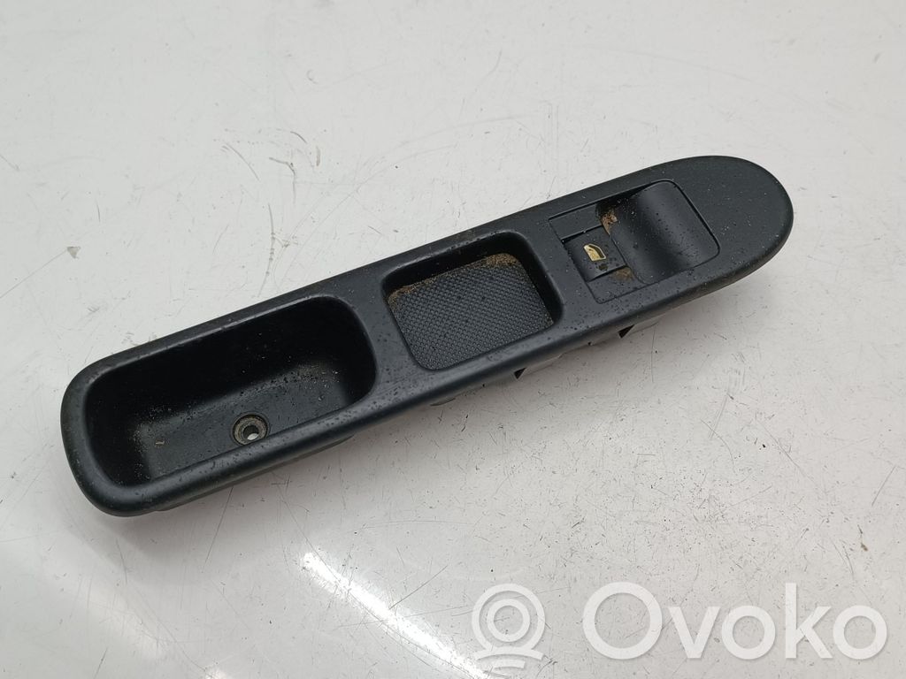 Peugeot 307 Electric window control switch 