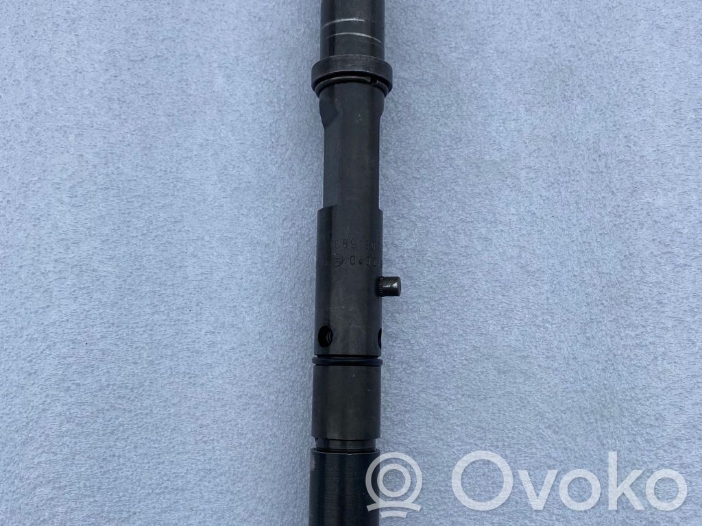 Audi A6 S6 C5 4B Fuel injector 