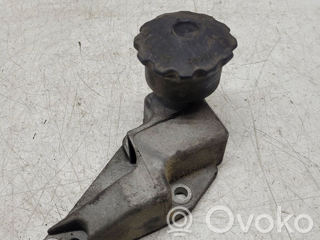 Audi A6 S6 C4 4A Engine mounting bracket 