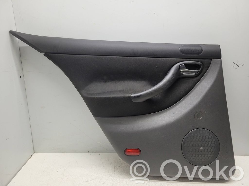 Seat Leon (1M) Boczki / Poszycie drzwi tylnych 