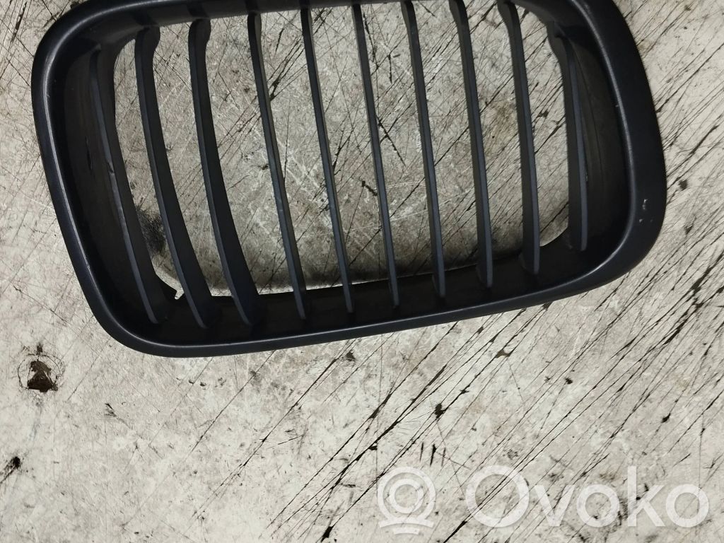 Front bumper upper radiator grill