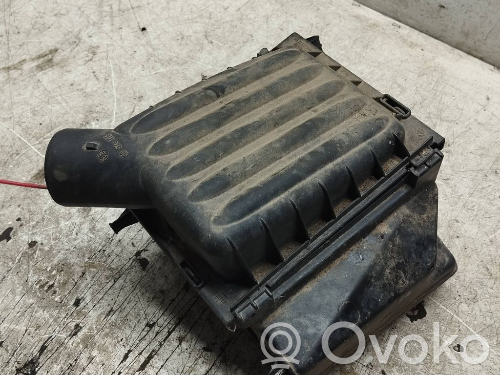 Opel Corsa B Air filter box 