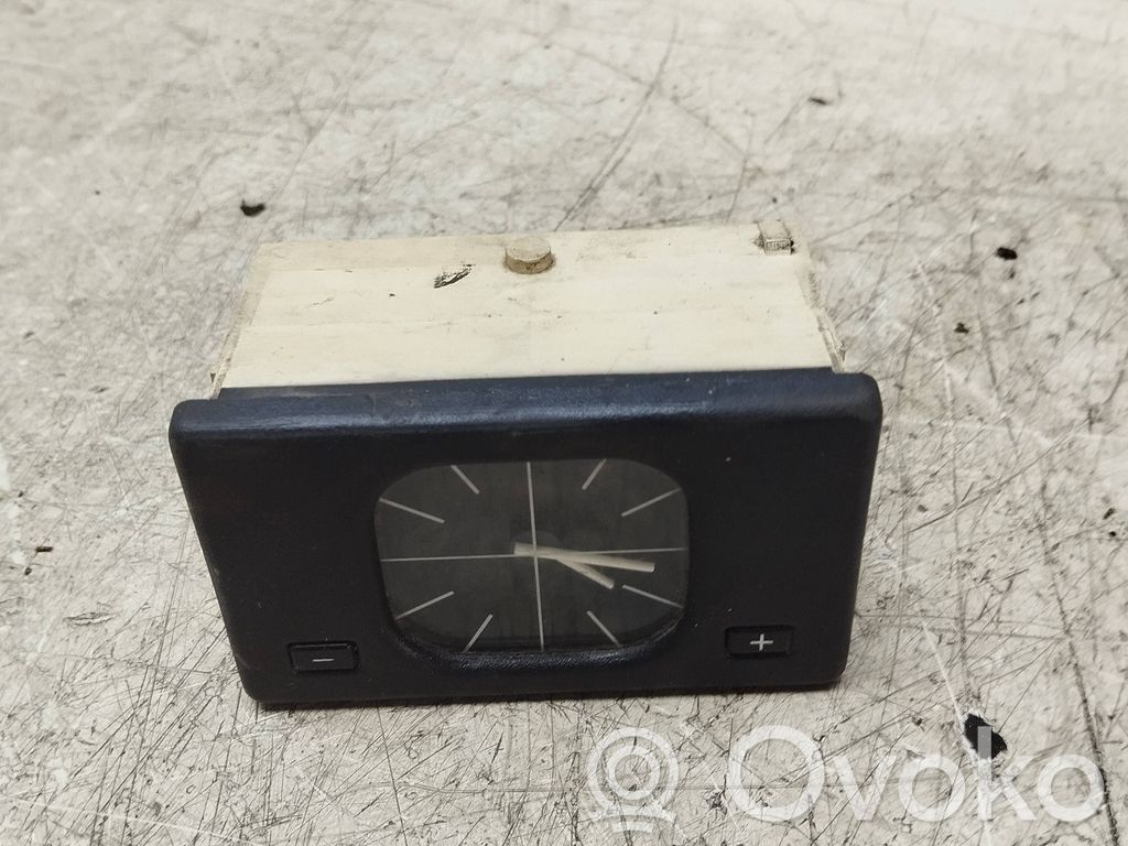 BMW 5 E34 Clock 
